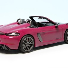 Bburago: Street Fire Pink Collection: Porsche 718 Spyder RS 1:43
